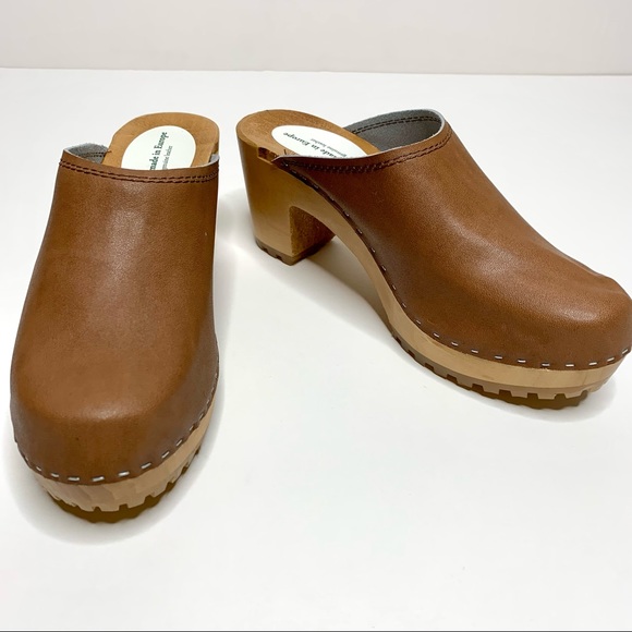 Made in Europe Shoes - GENUINE LEATHER MADE IN EUROPE Women’s Tan / Cognac Traditional Heeled Clogs